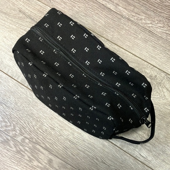 Tommy John Other - Tommy John toiletry bags new without tags black